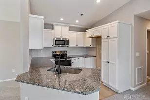 2727 Golden Leaf Dr, Beavercreek, OH 45431 - Photo 3