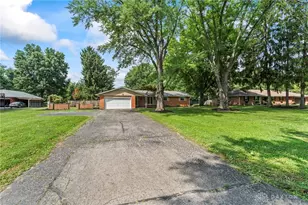 1947 Woodcliffe Dr, Troy, OH 45373 - Photo 7