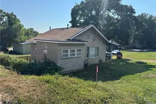 916 S Main St, Englewood, OH 45322 - Photo 1