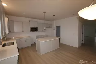 460 Crossing Ln, Miami Township, OH 45449 - Photo 7