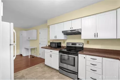 610 Saxony Drive, Xenia, OH 45385 - Photo 9