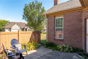 8823 Birkdale Hills Cir, Dayton, OH 45458 - Photo 5