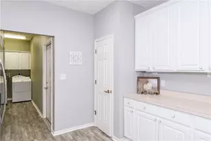 8823 Birkdale Hills Cir, Dayton, OH 45458 - Photo 11