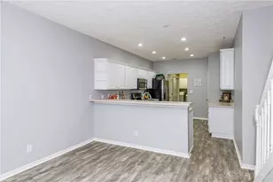 8823 Birkdale Hills Cir, Dayton, OH 45458 - Photo 9