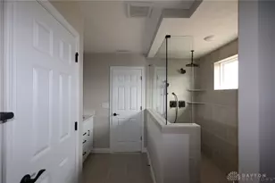 10076 Gully Pass Dr, Washington Twp, OH 45458 - Photo 9