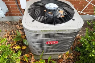 432 Scarborough Ct, New Lebanon, OH 45345 - Photo 5