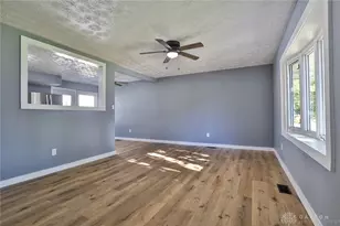 389 N Garber Dr, Tipp City, OH 45371 - Photo 5