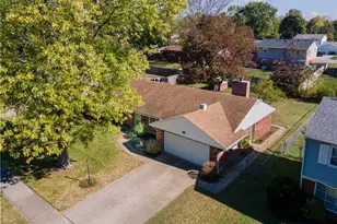 1075 Crestview Dr, Troy, OH 45373 - Photo 5