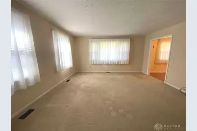 1811 Greenbriar Drive, Troy, OH 45373 - Photo 7