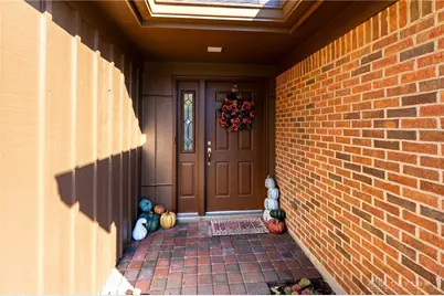 587 Cottingwood Court, Dayton, OH 45429 - Photo 5