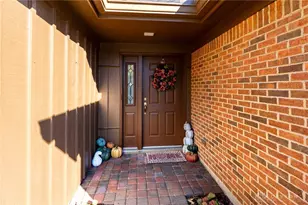 587 Cottingwood Ct, Dayton, OH 45429 - Photo 5