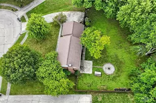 9122 Beaconlight Ct, Washington Twp, OH 45458 - Photo 3