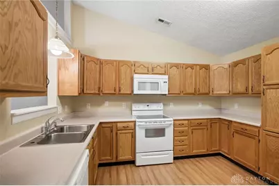 4093 Vitek Drive, Dayton, OH 45424 - Photo 9