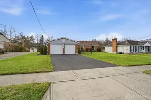 1923 Centerbrook Ct, Springfield Township, OH 45240 - Photo 5