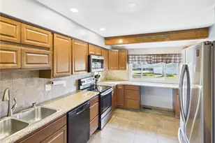 5826 Cedarwood Dr, Lewisburg, OH 45338 - Photo 3