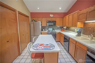 7035 Bluffs Dr, Washington Twp, OH 45459 - Photo 15