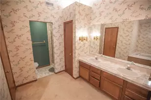 7035 Bluffs Dr, Washington Twp, OH 45459 - Photo 15