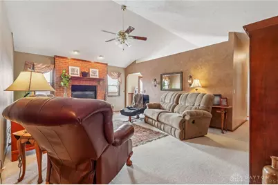 915 Winston Lane, Tipp City, OH 45371 - Photo 3