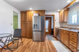 7368 San Fernando Rd, Huber Heights, OH 45424 - Photo 11