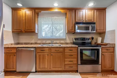 7368 San Fernando Road, Huber Heights, OH 45424 - Photo 9