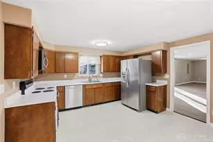 2298 Jacavanda Dr, Beavercreek, OH 45431 - Photo 9