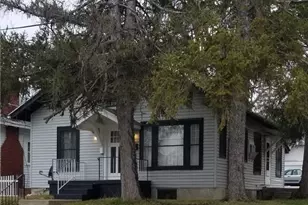 819 Princeton Dr, Dayton, OH 45406 - Photo 1