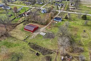 9185 S Mann Rd, Bethel Twp, OH 45371 - Photo 5