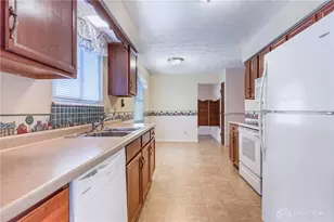 2108 Sir Lockesley Dr, Miamisburg, OH 45342 - Photo 11