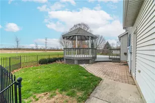 830 Pinehurst Dr, Tipp City, OH 45371 - Photo 37