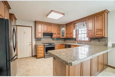 830 Pinehurst Drive, Tipp City, OH 45371 - Photo 9