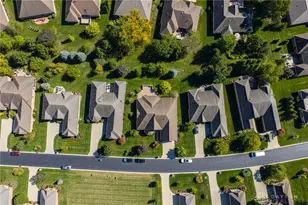 2350 Spring Rose Dr, Dayton, OH 45459 - Photo 39