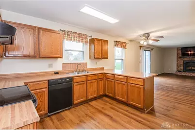 8581 Pinegate Way, Huber Heights, OH 45424 - Photo 9