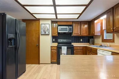 7601 Springdawn Drive, Trotwood, OH 45426 - Photo 9