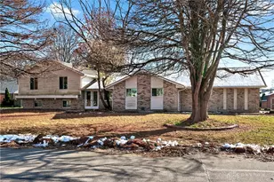 978 Marycrest Ln, Dayton, OH 45429 - Photo 3