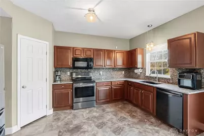 573 Wildlife Court, Fairborn, OH 45324 - Photo 9