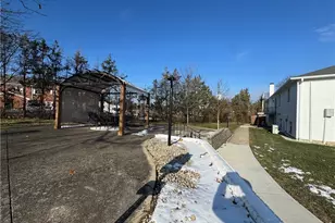 30 Poinciana Dr, Dayton, OH 45459 - Photo 3