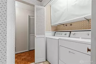 1379 Honeysuckle Dr, Fairborn, OH 45324 - Photo 5