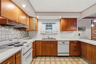 1379 Honeysuckle Dr, Fairborn, OH 45324 - Photo 3