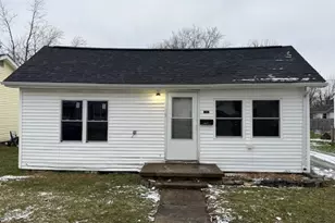 136 Linden Ave, Wilmington, OH 45177 - Photo 1