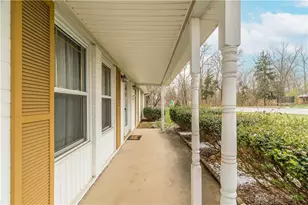 1182 Park Forest Dr, Vandalia, OH 45377 - Photo 3