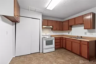 230 Pat Ln, Fairborn, OH 45324 - Photo 9