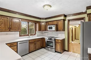 9644 Bridlewood Trail, Dayton, OH 45458 - Photo 15