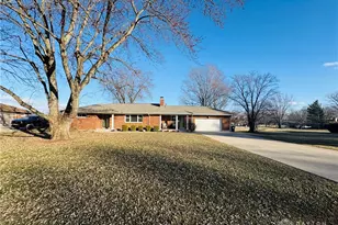1900 N Belleview Dr, Bellbrook, OH 45305 - Photo 3