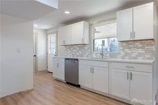 222 E Social Row Rd, Washington Twp, OH 45458 - Photo 7