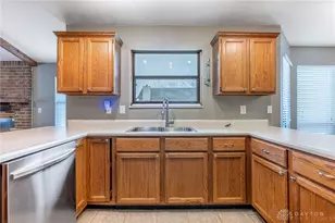 8810 Cabin Croft Ct, Huber Heights, OH 45424 - Photo 11