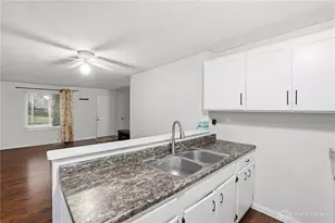 4821 Meadowvista Dr, Huber Heights, OH 45424 - Photo 9