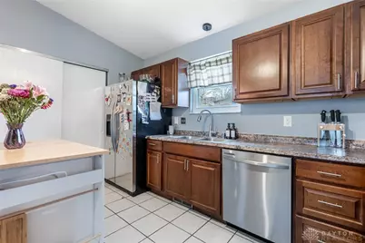 1107 King Richard Parkway, West Carrollton, OH 45449 - Photo 9