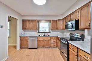 9743 Rose Arbor Dr, Dayton, OH 45458 - Photo 17