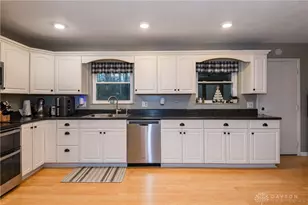 825 Hawthorne Dr, Tipp City, OH 45371 - Photo 17