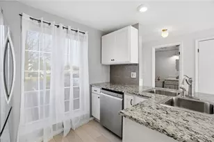 8395 Hawks Nest Ct, Washington Twp, OH 45458 - Photo 3